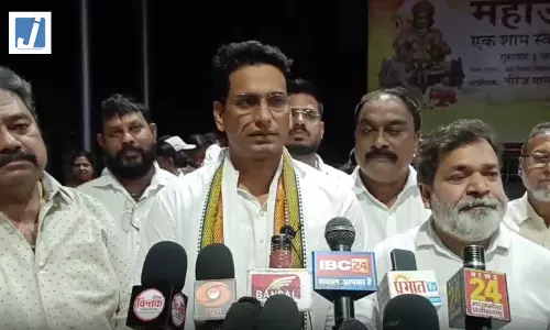 कांग्रेस विधायक समेत 17 पर FIR, मंत्री के बेटे की शिकायत पर बड़ी कार्रवाई कांग्रेस विधायक समेत 17 पर FIR, मंत्री के बेटे की शिकायत पर बड़ी कार्रवाई
