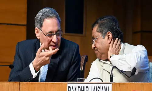 पश्चिम एशिया तनाव के बीच MEA का 24 घंटे कंट्रोल रूम सक्रिय, ईरान से 2,549 भारतीय निकाले गए पश्चिम एशिया तनाव के बीच MEA का 24 घंटे कंट्रोल रूम सक्रिय, ईरान से 2,549 भारतीय निकाले गए