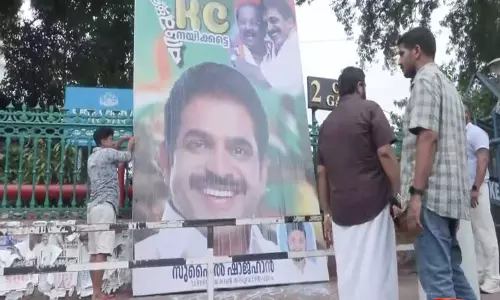 त्रिशूर में KC वेणुगोपाल के समर्थन वाला फ्लेक्स लगाने का CCTV वीडियो वायरल, UDF ने साजिश का आरोप लगाया त्रिशूर में KC वेणुगोपाल के समर्थन वाला फ्लेक्स लगाने का CCTV वीडियो वायरल, UDF ने साजिश का आरोप लगाया