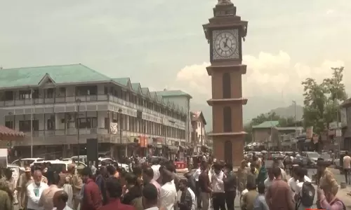 Srinagar: स्थायी समिति का सर्वदलीय संसदीय प्रतिनिधिमंडल लाल चौक स्थित क्लॉक टावर पहुंचा