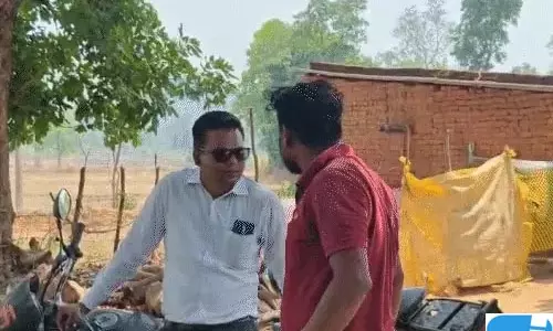 जमीन सीमांकन पर बवाल, RI-पटवारी को बनाया बंधक, रिश्वत के आरोप