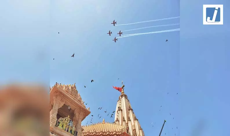 सोमनाथ मंदिर की 75वीं वर्षगांठ पर भारतीय वायुसेना करेगी सूर्य किरण एयर शो, एरोबेटिक फॉर्मेशन में उड़ान भरेंगे प्लेन सोमनाथ मंदिर की 75वीं वर्षगांठ पर भारतीय वायुसेना करेगी सूर्य किरण एयर शो, एरोबेटिक फॉर्मेशन में उड़ान भरेंगे प्लेन