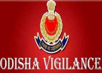 Odisha में 8 करोड़ की धोखाधड़ी, 6 ट्रेजरी कर्मचारी गिरफ्तार Odisha में 8 करोड़ की धोखाधड़ी, 6 ट्रेजरी कर्मचारी गिरफ्तार