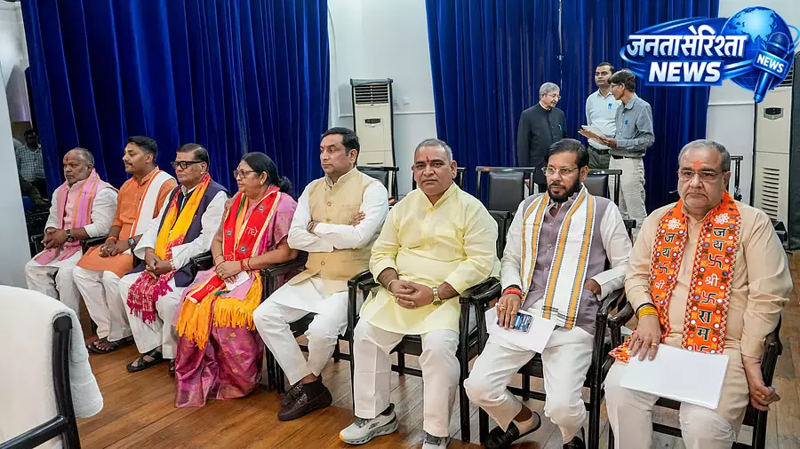 योगी कैबिनेट विस्तार में OBC और दलित प्रतिनिधित्व बढ़ा योगी कैबिनेट विस्तार में OBC और दलित प्रतिनिधित्व बढ़ा