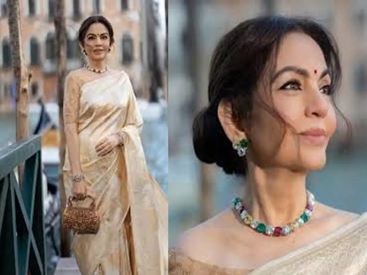 Nita Ambanis का रिविएर-स्टाइल वेनिस नेकलेस, दुर्लभ रत्नों से सजा Nita Ambanis का रिविएर-स्टाइल वेनिस नेकलेस, दुर्लभ रत्नों से सजा