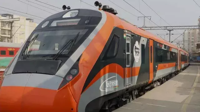 USBRL पर वंदे भारत एक्सप्रेस को मिल रही जबरदस्त प्रतिक्रिया, यात्रियों में बढ़ा रुझान USBRL पर वंदे भारत एक्सप्रेस को मिल रही जबरदस्त प्रतिक्रिया, यात्रियों में बढ़ा रुझान