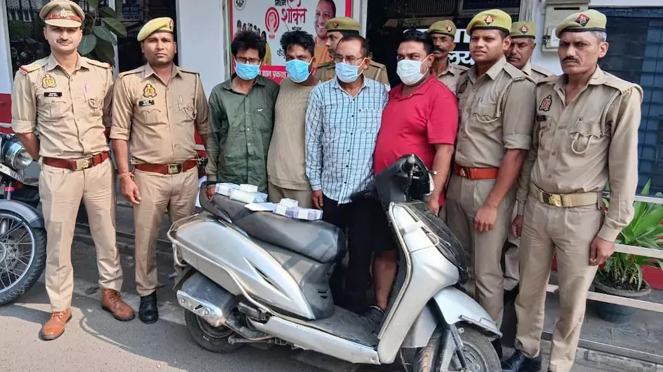 परिचित निकला लूटेरा, महिला को नशीला दूध पिलाकर उड़ाया था जेवर और नकदी परिचित निकला लूटेरा, महिला को नशीला दूध पिलाकर उड़ाया था जेवर और नकदी