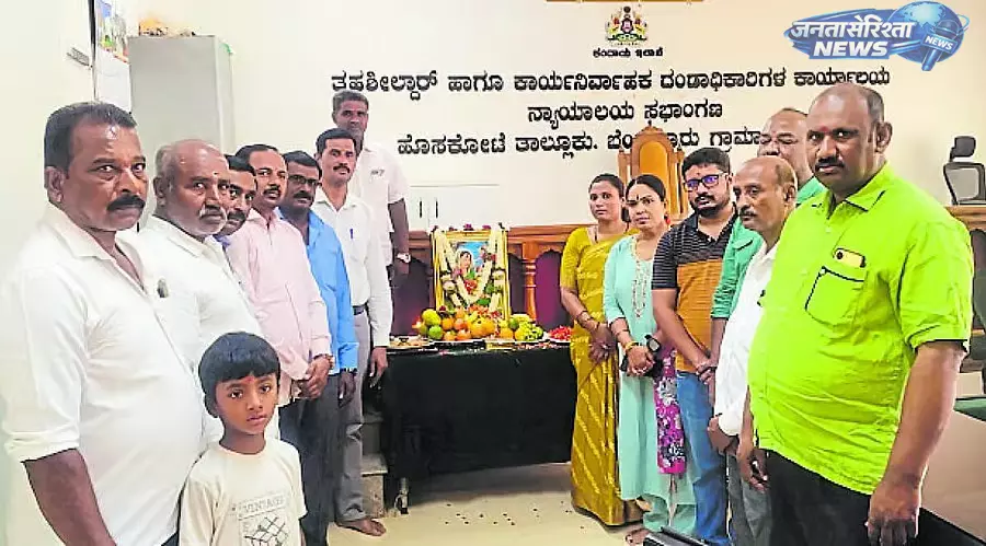 तालुक ऑफिस में 604वीं महा साध्वी हेमारेड्डी मल्लम्मा जयंती का आयोजन तालुक ऑफिस में 604वीं महा साध्वी हेमारेड्डी मल्लम्मा जयंती का आयोजन