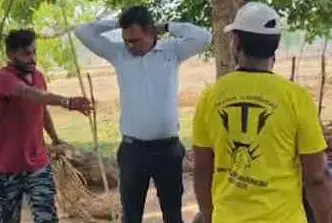 राजस्व टीम को कोरबा के ग्रामीणों ने बनाया बंधक, जमीन सीमांकन के दौरान हंगामा राजस्व टीम को कोरबा के ग्रामीणों ने बनाया बंधक, जमीन सीमांकन के दौरान हंगामा
