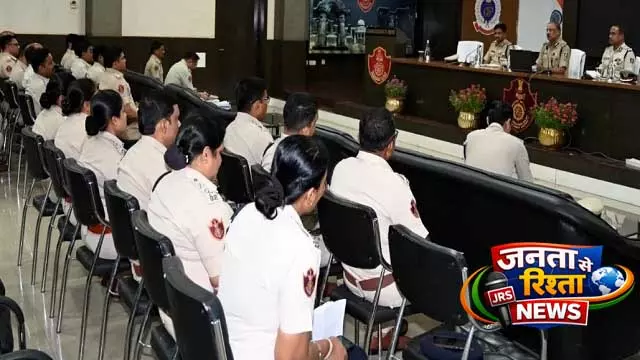 DGP खुराना ने सभी पुलिस थानों में सुबह 9 बजे से पहले रोज़ाना ब्रीफिंग परेड अनिवार्य कर दी DGP खुराना ने सभी पुलिस थानों में सुबह 9 बजे से पहले रोज़ाना ब्रीफिंग परेड अनिवार्य कर दी