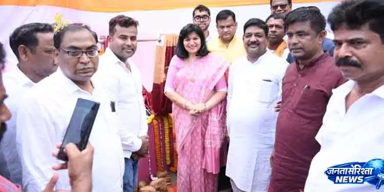 Bhubaneswar लंबे समय से प्रतीक्षित बालाकाटी सड़क विस्तार शुरू हुआ Bhubaneswar लंबे समय से प्रतीक्षित बालाकाटी सड़क विस्तार शुरू हुआ