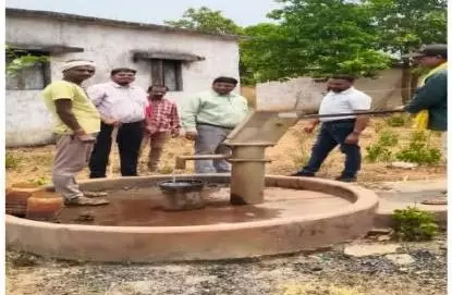गरियाबंद के वनांचल में सौर ऊर्जा और हैंडपंपों से जल आपूर्ति सुदृढ़ गरियाबंद के वनांचल में सौर ऊर्जा और हैंडपंपों से जल आपूर्ति सुदृढ़