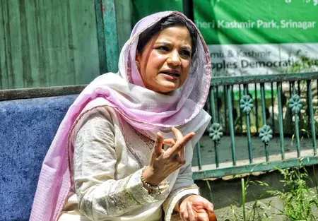 महबूबा मुफ्ती की बेटी का एक्स अकाउंट बैन महबूबा मुफ्ती की बेटी का एक्स अकाउंट बैन