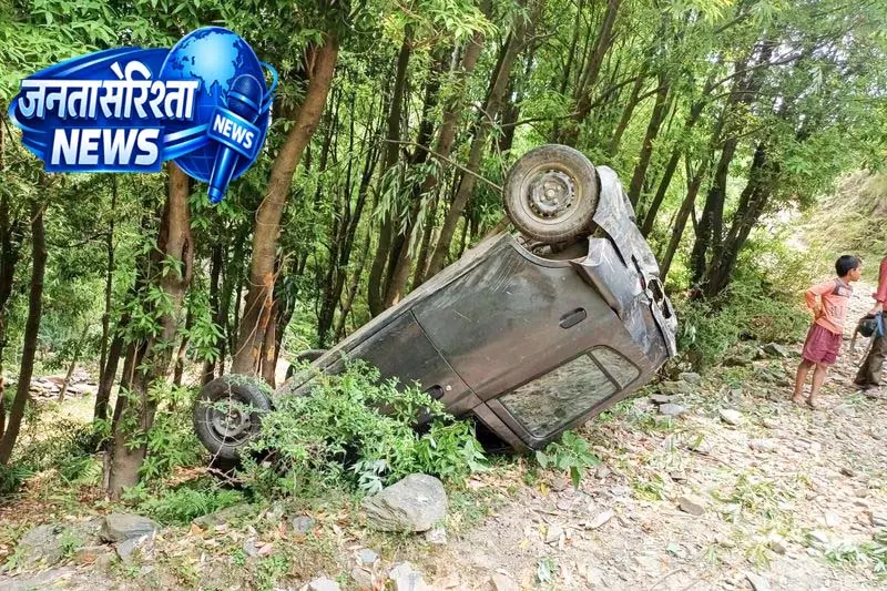 Chamba में कार खाई में गिरने से महिला की मौत, बेटा घायल Chamba में कार खाई में गिरने से महिला की मौत, बेटा घायल