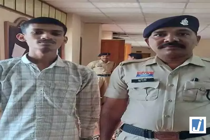पेपर लीक का मास्टरमाइंड गिरफ्तार, पूछताछ के दौरान कई अहम खुलासे, मचा हड़कंप पेपर लीक का मास्टरमाइंड गिरफ्तार, पूछताछ के दौरान कई अहम खुलासे, मचा हड़कंप