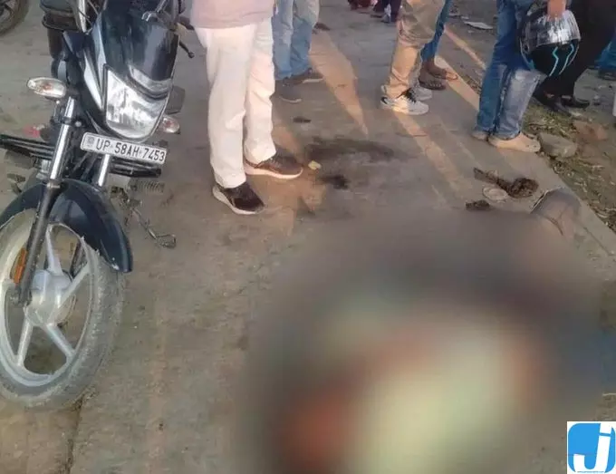 दो बाइकों की भिड़ंत: महिला की मौत तीन घायल, अस्पताल में भर्ती दो बाइकों की भिड़ंत: महिला की मौत तीन घायल, अस्पताल में भर्ती