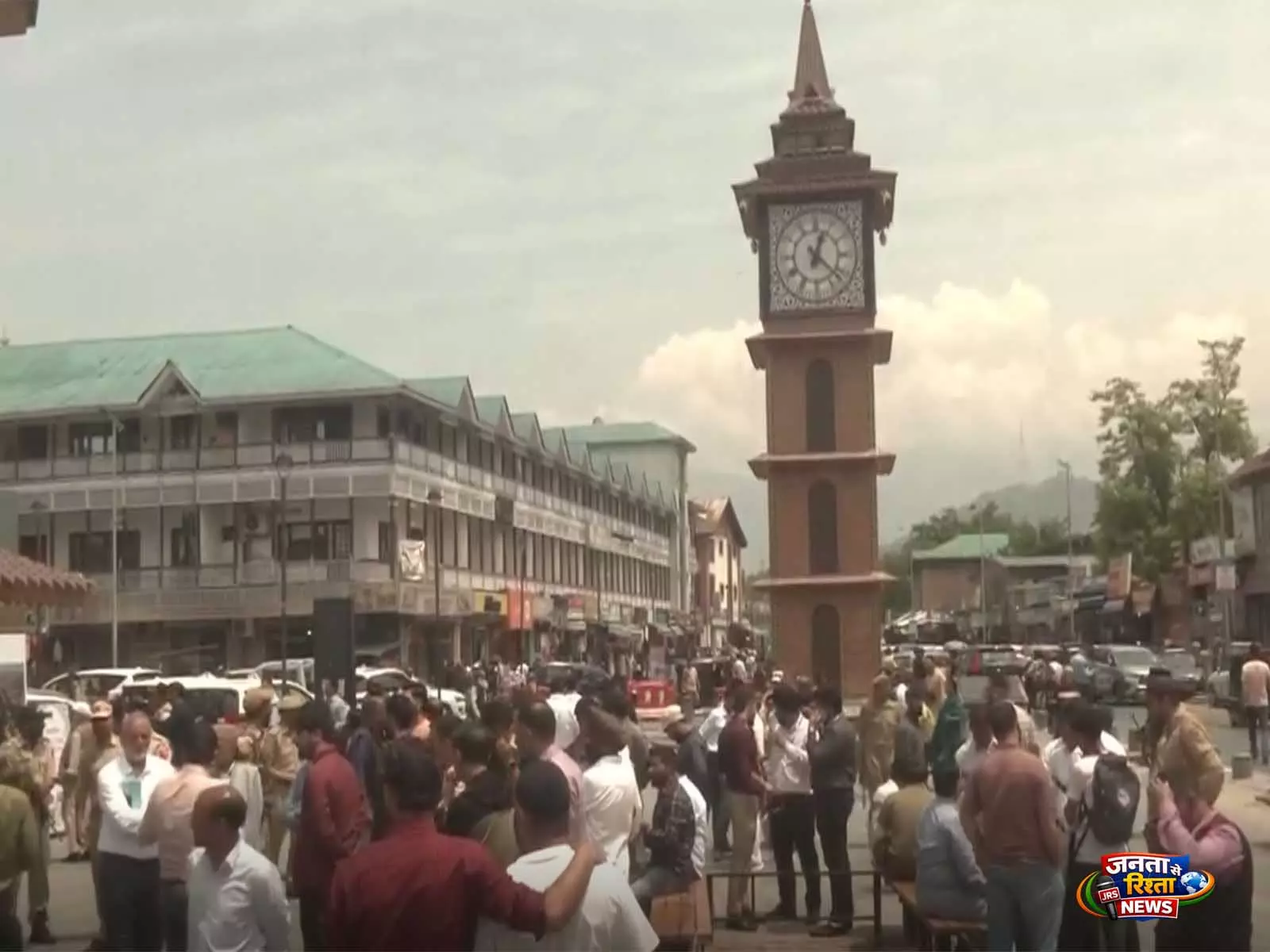 Srinagar: स्थायी समिति का सर्वदलीय संसदीय प्रतिनिधिमंडल लाल चौक स्थित क्लॉक टावर पहुंचा Srinagar: स्थायी समिति का सर्वदलीय संसदीय प्रतिनिधिमंडल लाल चौक स्थित क्लॉक टावर पहुंचा
