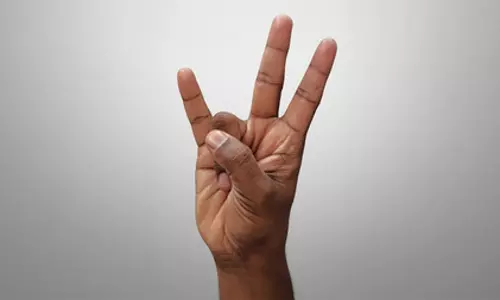 अस्थमा में राहत दिलाने में मददगार सूर्य मुद्रा, तनाव को कम कर दिमाग को करती है शांत अस्थमा में राहत दिलाने में मददगार सूर्य मुद्रा, तनाव को कम कर दिमाग को करती है शांत