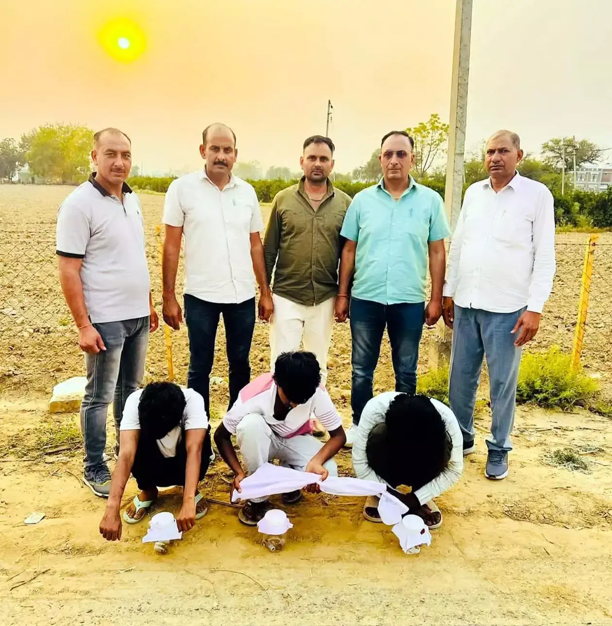 Hisar: अवैध हथियारों के साथ तीन आरोपी गिरफ्तार Hisar: अवैध हथियारों के साथ तीन आरोपी गिरफ्तार
