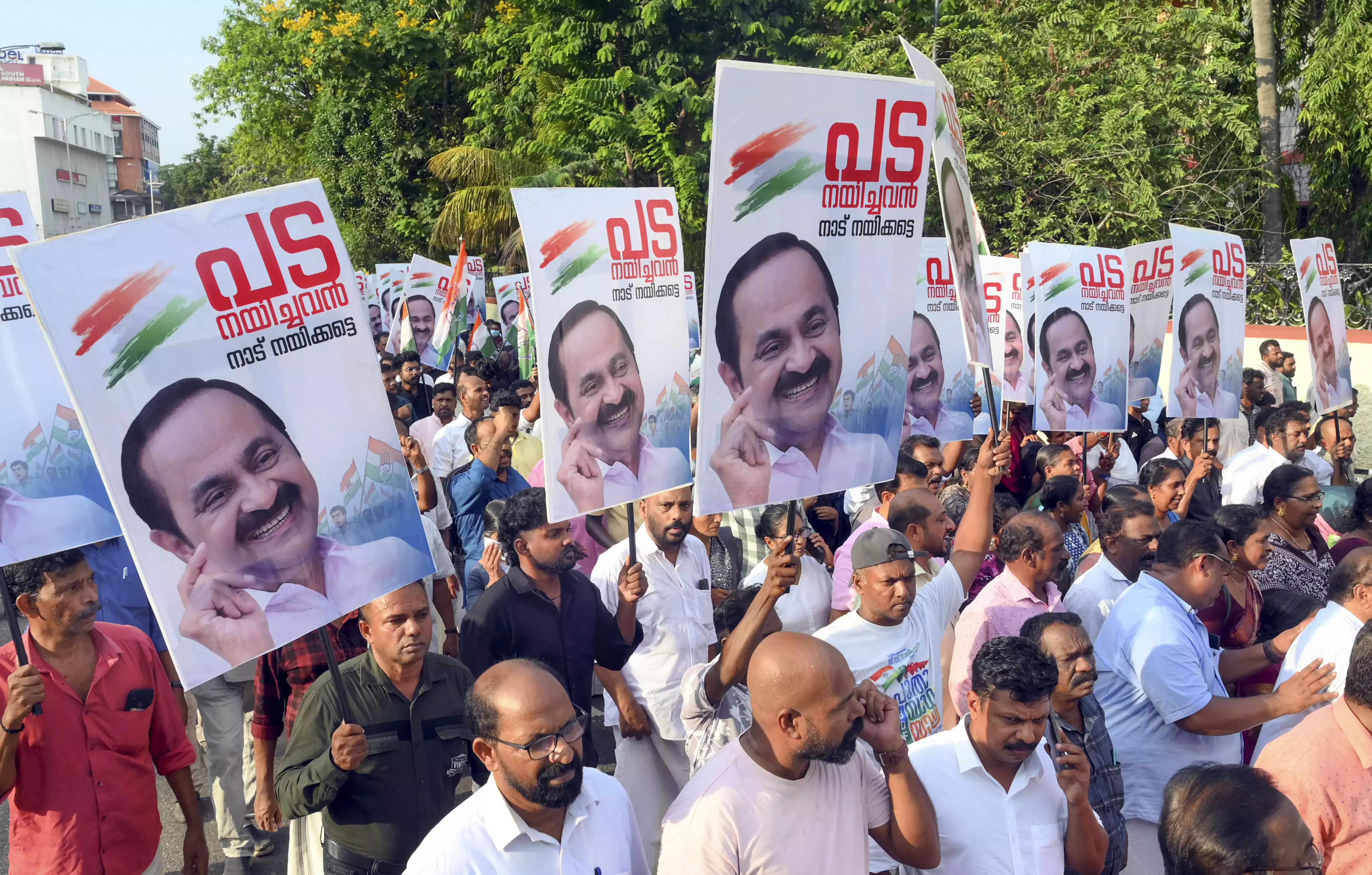 केरल के CM के नाम पर अभी भी फैसला नहीं हो पा रहा है, इसलिए कांग्रेस ने बातचीत का दायरा बढ़ाया