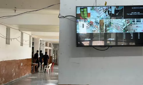 Chandigarh: पंचकूला में ईवीएम सुरक्षा को लेकर हंगामा Chandigarh: पंचकूला में ईवीएम सुरक्षा को लेकर हंगामा
