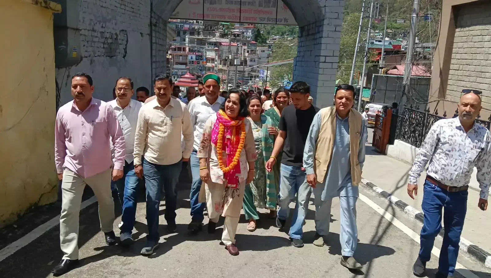 Mandi: जिला परिषद चुनाव को लेकर उम्मीदवारों की भीड़ Mandi: जिला परिषद चुनाव को लेकर उम्मीदवारों की भीड़