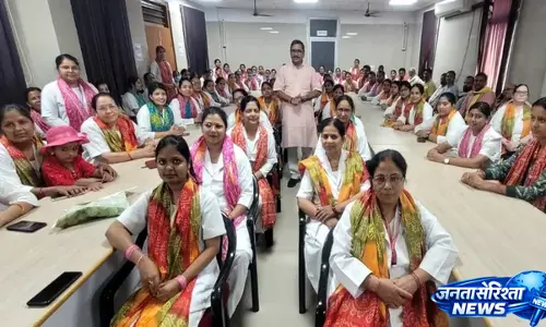 UP : कबीरचौरा मंडलीय चिकित्सालय में अंतरराष्ट्रीय नर्सिंग दिवस पर भव्य कार्यक्रम UP : कबीरचौरा मंडलीय चिकित्सालय में अंतरराष्ट्रीय नर्सिंग दिवस पर भव्य कार्यक्रम
