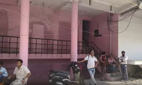 न्यू अशोक नगर में सीलिंग पर रोक, दुकानदारों ने ली राहत की सांस न्यू अशोक नगर में सीलिंग पर रोक, दुकानदारों ने ली राहत की सांस