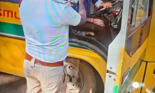 Traffic पुलिस का बड़ा अभियान: शराब पीकर गाड़ी चलाने वाले 579 चालकों पर केस दर्ज Traffic पुलिस का बड़ा अभियान: शराब पीकर गाड़ी चलाने वाले 579 चालकों पर केस दर्ज