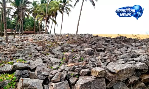 Kasaragod की 87.65 किमी कोस्टलाइन पर अतिक्रमण नियंत्रण योजना अटकी Kasaragod की 87.65 किमी कोस्टलाइन पर अतिक्रमण नियंत्रण योजना अटकी