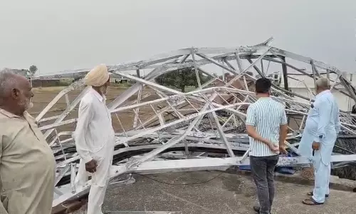 Jammu: तेज हवाओं के बाद मोबाइल टावर गिरने से बड़ा हादसा टला Jammu: तेज हवाओं के बाद मोबाइल टावर गिरने से बड़ा हादसा टला