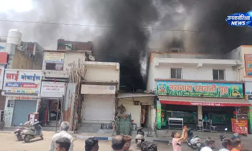 Pune : भीषण आग, सिलेंडर ब्लास्ट से फैली दहशत, चार फायर इंजन मौके पर Pune : भीषण आग, सिलेंडर ब्लास्ट से फैली दहशत, चार फायर इंजन मौके पर