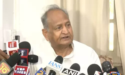 NEET पेपर लीक पर अशोक गहलोत ने उठाए सवाल, CBI जांच में ठोस निष्कर्ष की मांग NEET पेपर लीक पर अशोक गहलोत ने उठाए सवाल, CBI जांच में ठोस निष्कर्ष की मांग