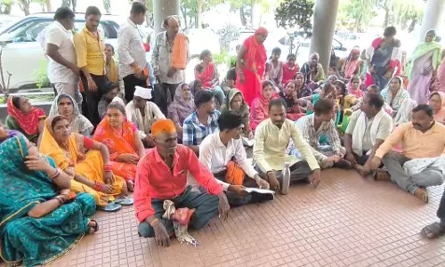 गांव का नाम सुनते ही शादी से मना कर देते है लोग, लड़की नहीं मिलने से लड़के परेशान गांव का नाम सुनते ही शादी से मना कर देते है लोग, लड़की नहीं मिलने से लड़के परेशान