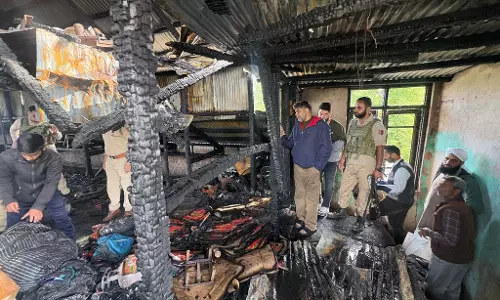 Anantnag: दारुल उलूम में आग से हड़कंप, 12 वर्षीय बालक की मौत से शोक Anantnag: दारुल उलूम में आग से हड़कंप, 12 वर्षीय बालक की मौत से शोक