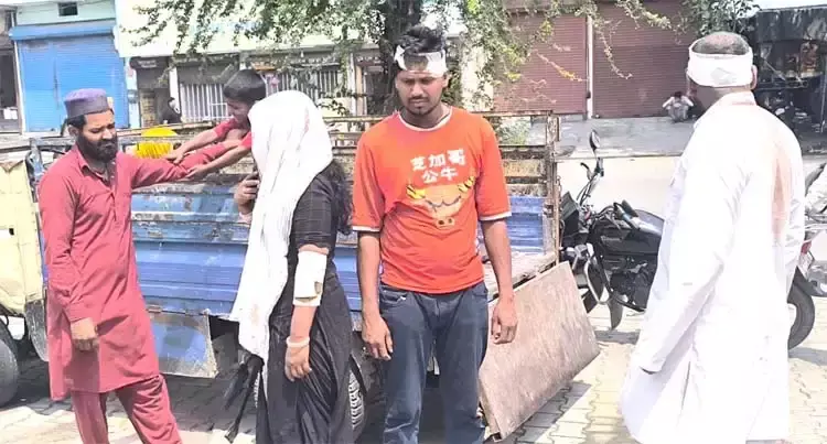 Haridwar: चादर चढ़ाने गए लोगों पर जानलेवा हमला, पुलिस जांच में जुटी Haridwar: चादर चढ़ाने गए लोगों पर जानलेवा हमला, पुलिस जांच में जुटी