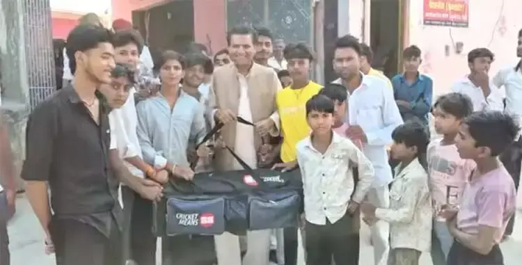 Haridwar: भाजपा नेता की खेल प्रोत्साहन पहल, युवाओं के लिए क्रिकेट किट का वितरण Haridwar: भाजपा नेता की खेल प्रोत्साहन पहल, युवाओं के लिए क्रिकेट किट का वितरण