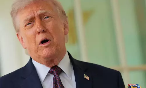 सीज़फ़ायर लाइफ़ सपोर्ट पर: Trump ने ईरान के नए प्रस्ताव को कचरा कहा सीज़फ़ायर लाइफ़ सपोर्ट पर: Trump ने ईरान के नए प्रस्ताव को कचरा कहा