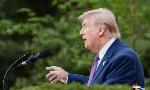 टैरिफ धमकियों का असर, Trump का दावा—डिपोर्टेड माइग्रेंट्स स्वीकार कर रहे देश और फेंटानिल तस्करी में गिरावट टैरिफ धमकियों का असर, Trump का दावा—डिपोर्टेड माइग्रेंट्स स्वीकार कर रहे देश और फेंटानिल तस्करी में गिरावट