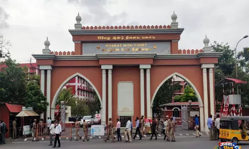 मद्रास HC ने TVK नेता श्रीनिवास सेतुपति को पोस्टल बैलेट से छेड़छाड़ के आरोपों पर विश्वास मत से रोका