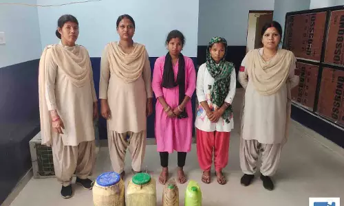 ऑपरेशन आघात में अवैध महुआ शराब पर पुलिस की बड़ी कार्रवाई, 2 महिला 2 पुरूष आरोपी गिरफ्तार ऑपरेशन आघात में अवैध महुआ शराब पर पुलिस की बड़ी कार्रवाई, 2 महिला 2 पुरूष आरोपी गिरफ्तार