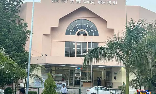 मध्य प्रदेश में बड़ा आदेश, ग्वालियर के पूर्व SP समेत 4 पुलिसकर्मियों पर FIR दर्ज करने का निर्देश मध्य प्रदेश में बड़ा आदेश, ग्वालियर के पूर्व SP समेत 4 पुलिसकर्मियों पर FIR दर्ज करने का निर्देश