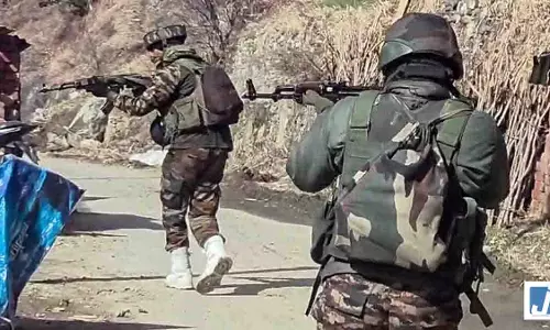 भारत में घुसपैठ कर रहा था पाकिस्तानी, सेना ने कर दिया ढेर, साथी जान बचाकर भाग खड़े हुए भारत में घुसपैठ कर रहा था पाकिस्तानी, सेना ने कर दिया ढेर, साथी जान बचाकर भाग खड़े हुए