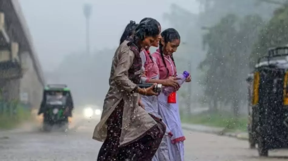 आंधी-तूफान बारिश की चेतावनी, आज के लिए मौसम विभाग का अलर्ट आंधी-तूफान बारिश की चेतावनी, आज के लिए मौसम विभाग का अलर्ट