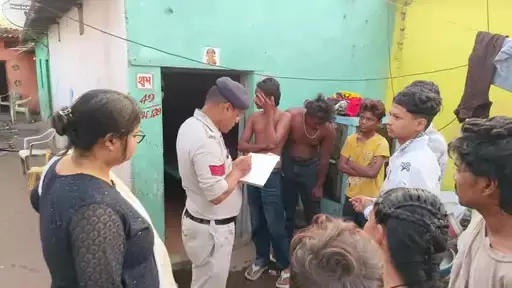 भिलाई में संदिग्धों को पकड़ने 5 घंटे तक चली पुलिस की रेड भिलाई में संदिग्धों को पकड़ने 5 घंटे तक चली पुलिस की रेड