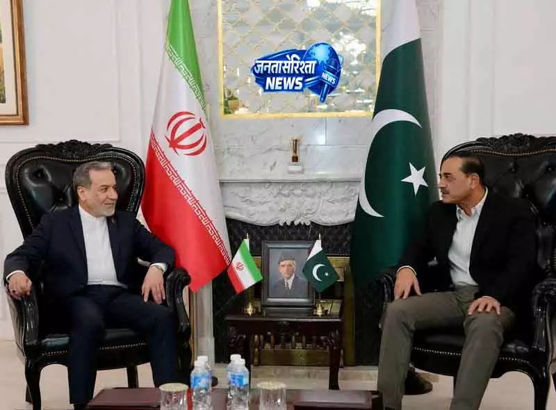 Pakistan ने US एयरस्ट्राइक से बचने ईरानी प्लेन एयरबेस पर पार्क किए Pakistan ने US एयरस्ट्राइक से बचने ईरानी प्लेन एयरबेस पर पार्क किए