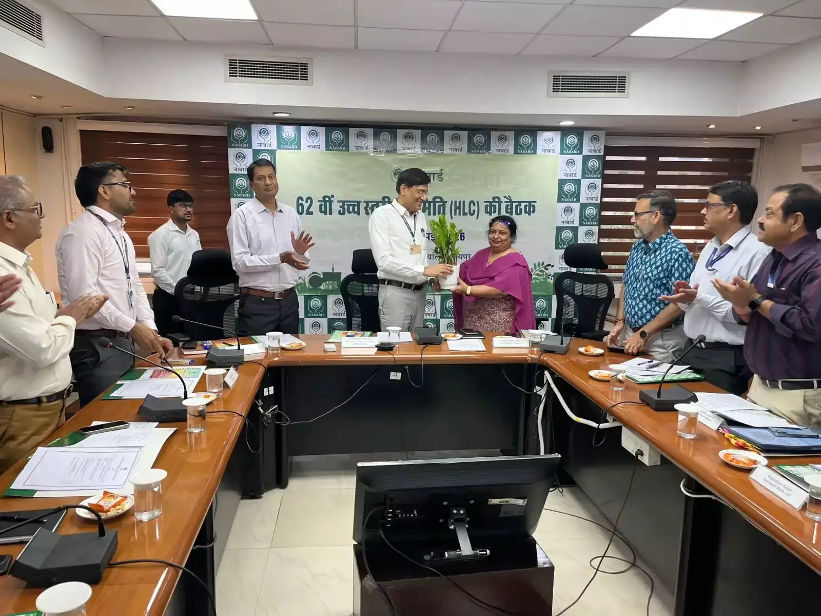 Jaipur: केंद्रीय सहकारी बैंकों को मोबाइल बैंकिंग शुरू करने के निर्देश Jaipur: केंद्रीय सहकारी बैंकों को मोबाइल बैंकिंग शुरू करने के निर्देश