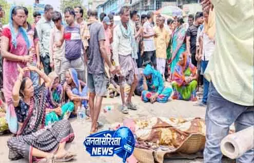 Balasore: मृतक का शव 15 किलोमीटर पैदल लाया गया Balasore: मृतक का शव 15 किलोमीटर पैदल लाया गया