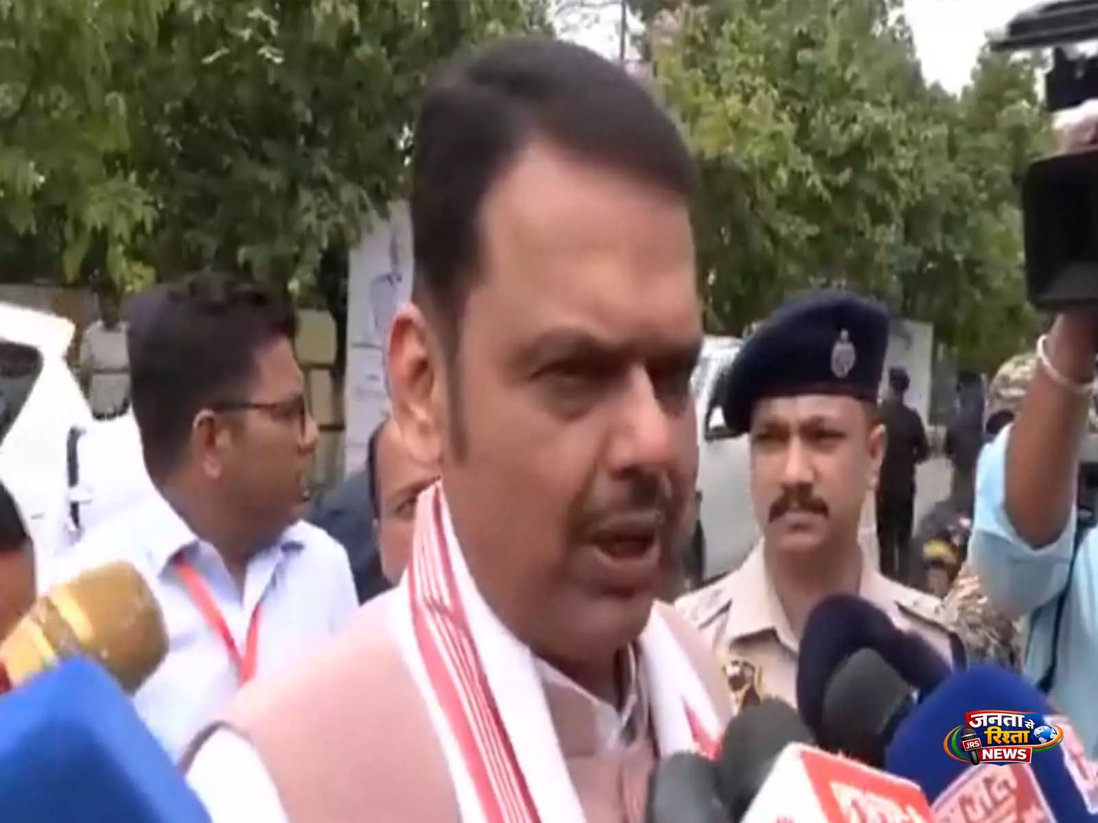 असम के CM पद की शपथ लेने के बाद देवेंद्र फडणवीस ने हिमंत बिस्वा सरमा के नेतृत्व पर भरोसा जताया असम के CM पद की शपथ लेने के बाद देवेंद्र फडणवीस ने हिमंत बिस्वा सरमा के नेतृत्व पर भरोसा जताया