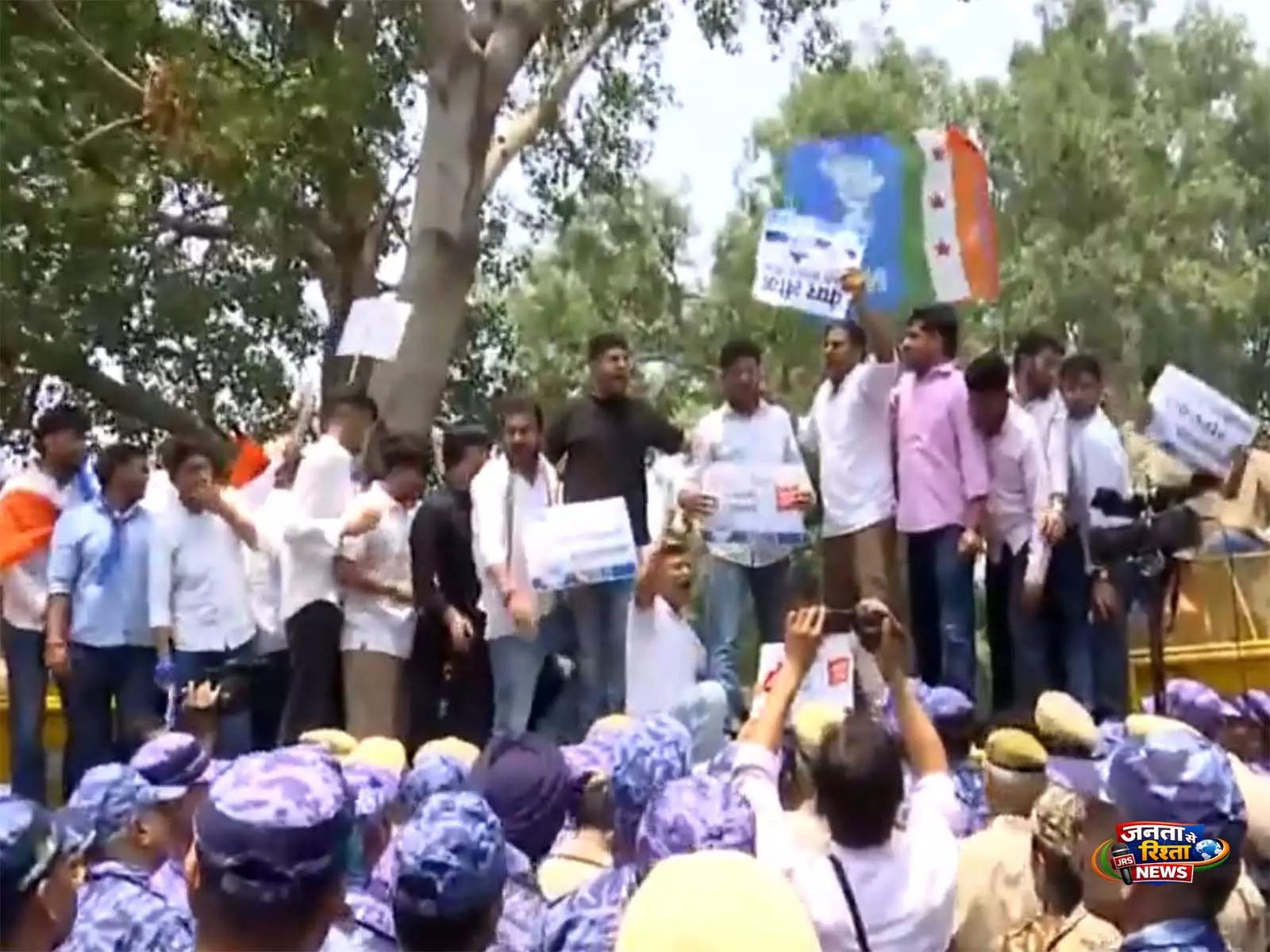 पेपर लीक के आरोपों के कारण NEET परीक्षा रद्द होने के बाद NSUI ने विरोध प्रदर्शन किया पेपर लीक के आरोपों के कारण NEET परीक्षा रद्द होने के बाद NSUI ने विरोध प्रदर्शन किया
